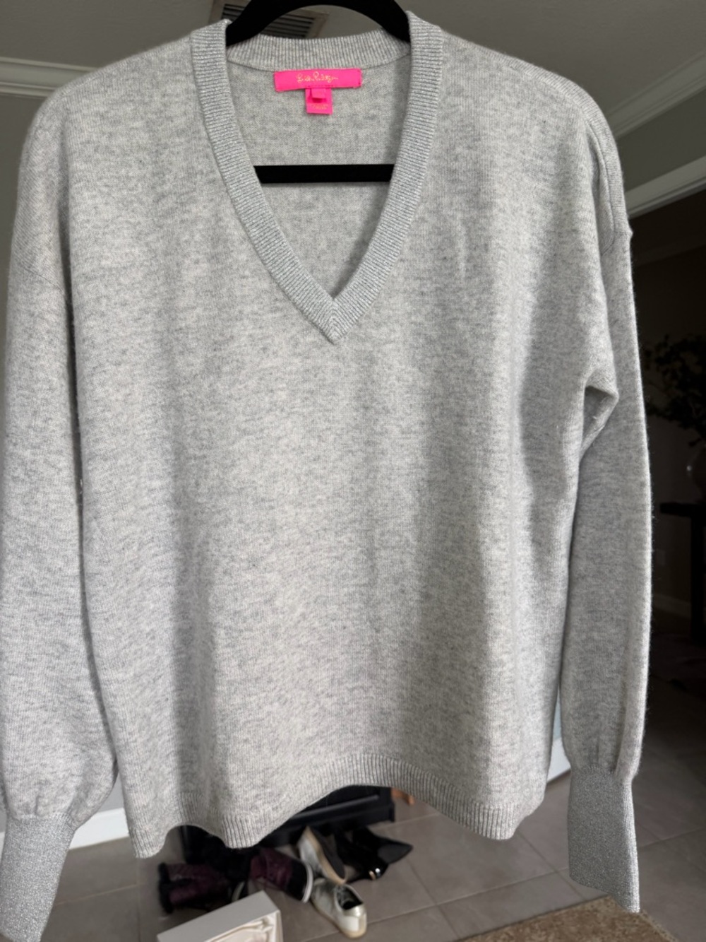 Lilli Diamond Light Gray V-Neck Cashmere Sweater